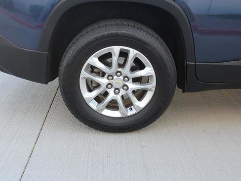Used 2022 Chevrolet Traverse LS image 31