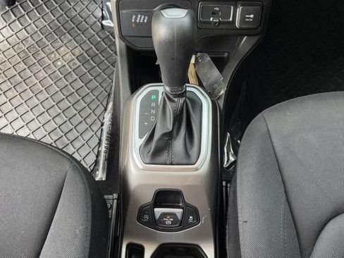 Used 2022 Jeep Renegade Latitude w/ Convenience Group AWD/4WD image 28