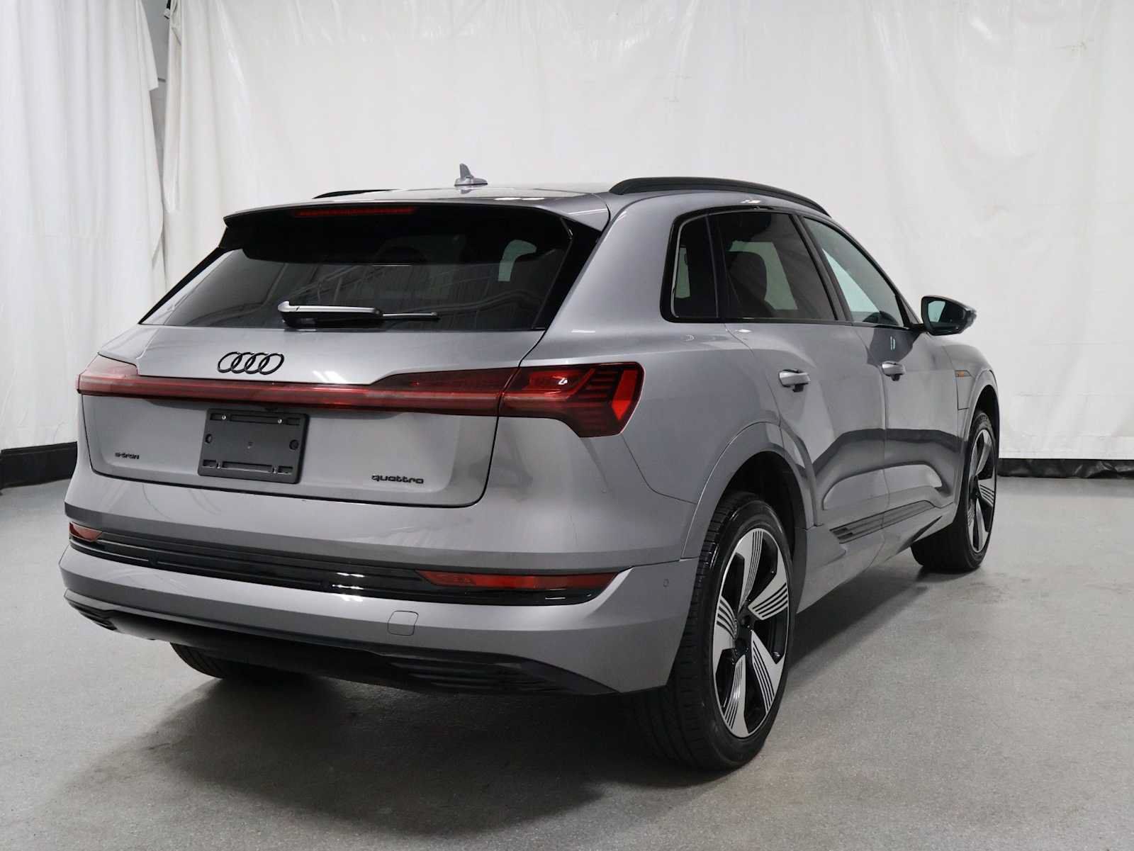 Used 2023 Audi e-tron Premium Plus w/ Premium Plus Package AWD/4WD image 9