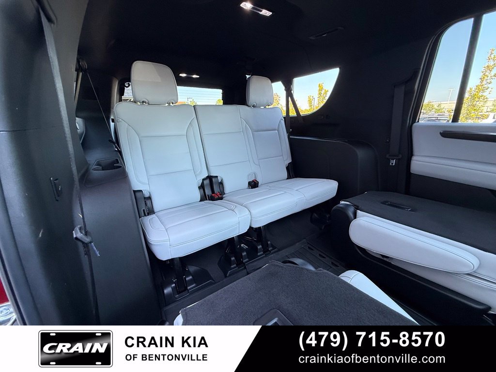 Used 2025 Chevrolet Suburban Premier AWD/4WD image 31