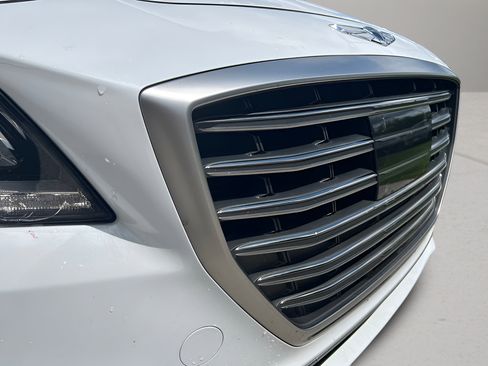 Used 2019 Genesis G80 3.8 RWD image 9