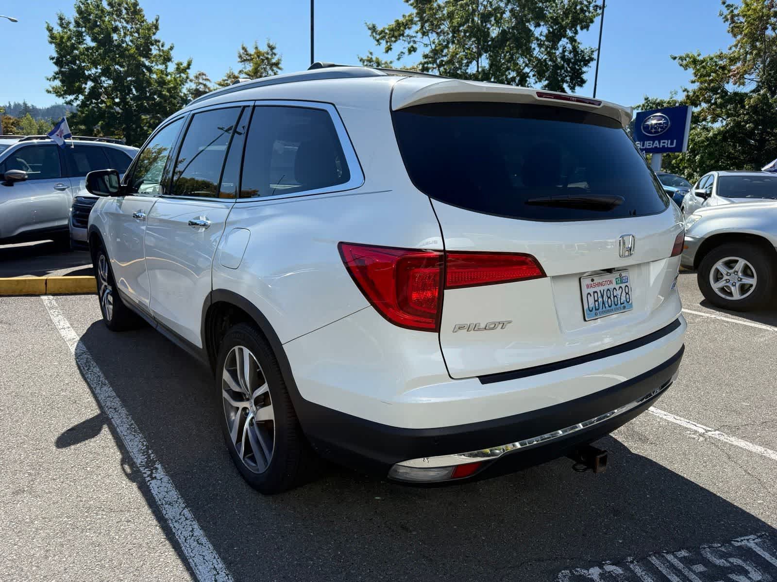 Used 2017 Honda Pilot Touring image 2