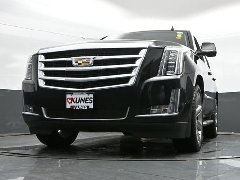Used 2018 Cadillac Escalade Premium Luxury AWD/4WD image 44