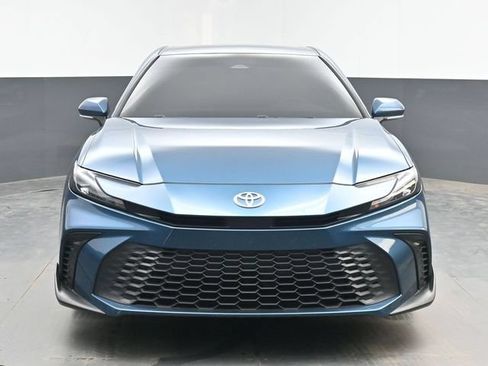 Used 2025 Toyota Camry SE w/ Convenience Package FWD image 3