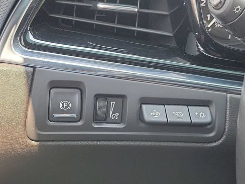 Used 2020 Cadillac XT6 Premium Luxury AWD/4WD image 13
