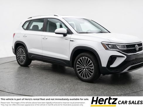 Used 2025 Volkswagen Taos SE image 1