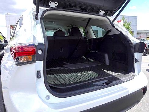 Certified 2025 Toyota Highlander LE AWD/4WD image 24