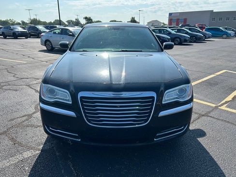 Used 2014 Chrysler 300 RWD image 4