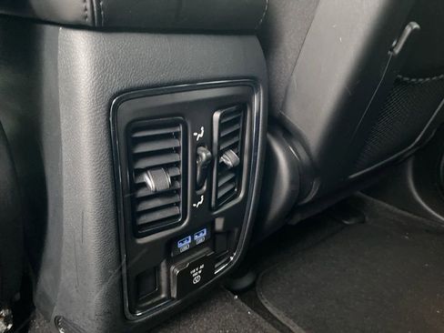 Used 2022 Jeep Grand Cherokee Limited image 18