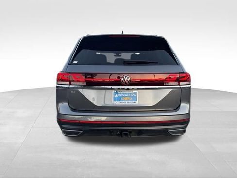 Used 2025 Volkswagen Atlas SE image 4