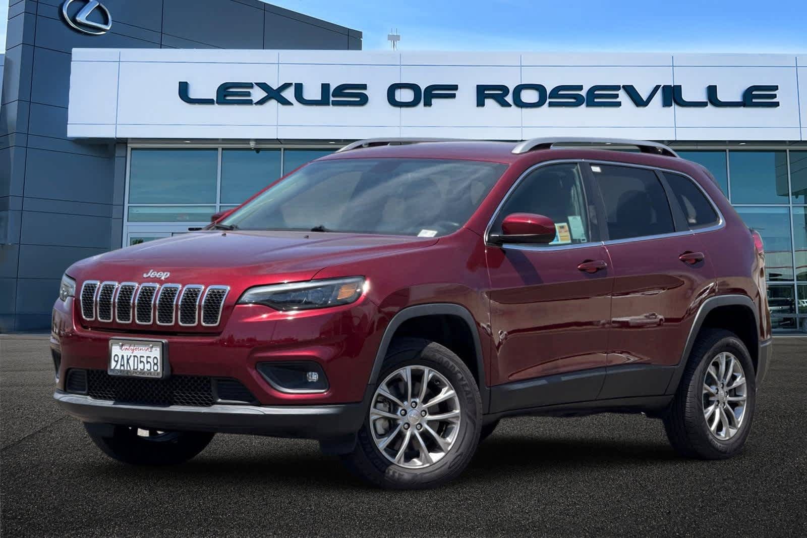 Used 2019 Jeep Cherokee Latitude Plus w/ Cold Weather Group AWD/4WD image 1