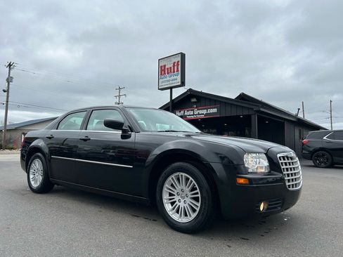 Used 2009 Chrysler 300 LX image 1