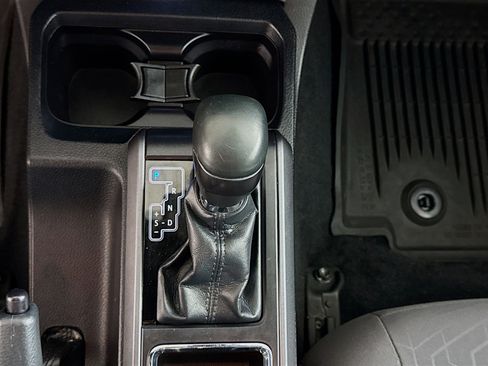 Certified 2018 Toyota Tacoma TRD Off-Road image 18