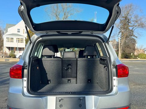 Used 2016 Volkswagen Tiguan S image 9