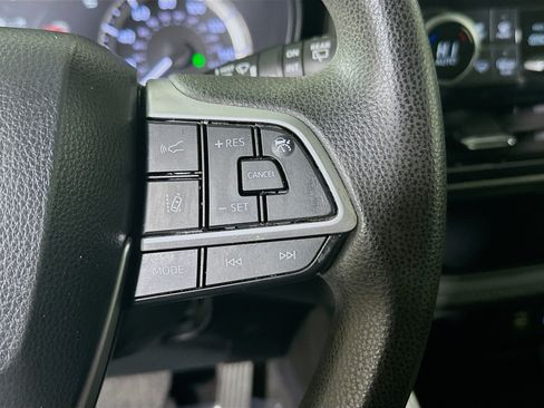 Used 2023 Toyota Highlander L FWD image 17