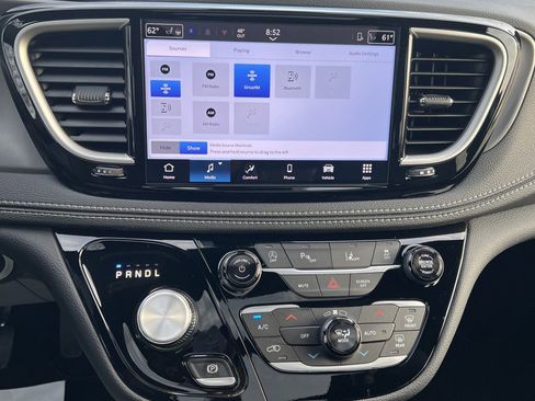 New 2026 Chrysler Pacifica Select image 23