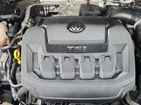 Used 2020 Volkswagen Tiguan SE w/ 3rd Row Seat Package AWD/4WD image 16