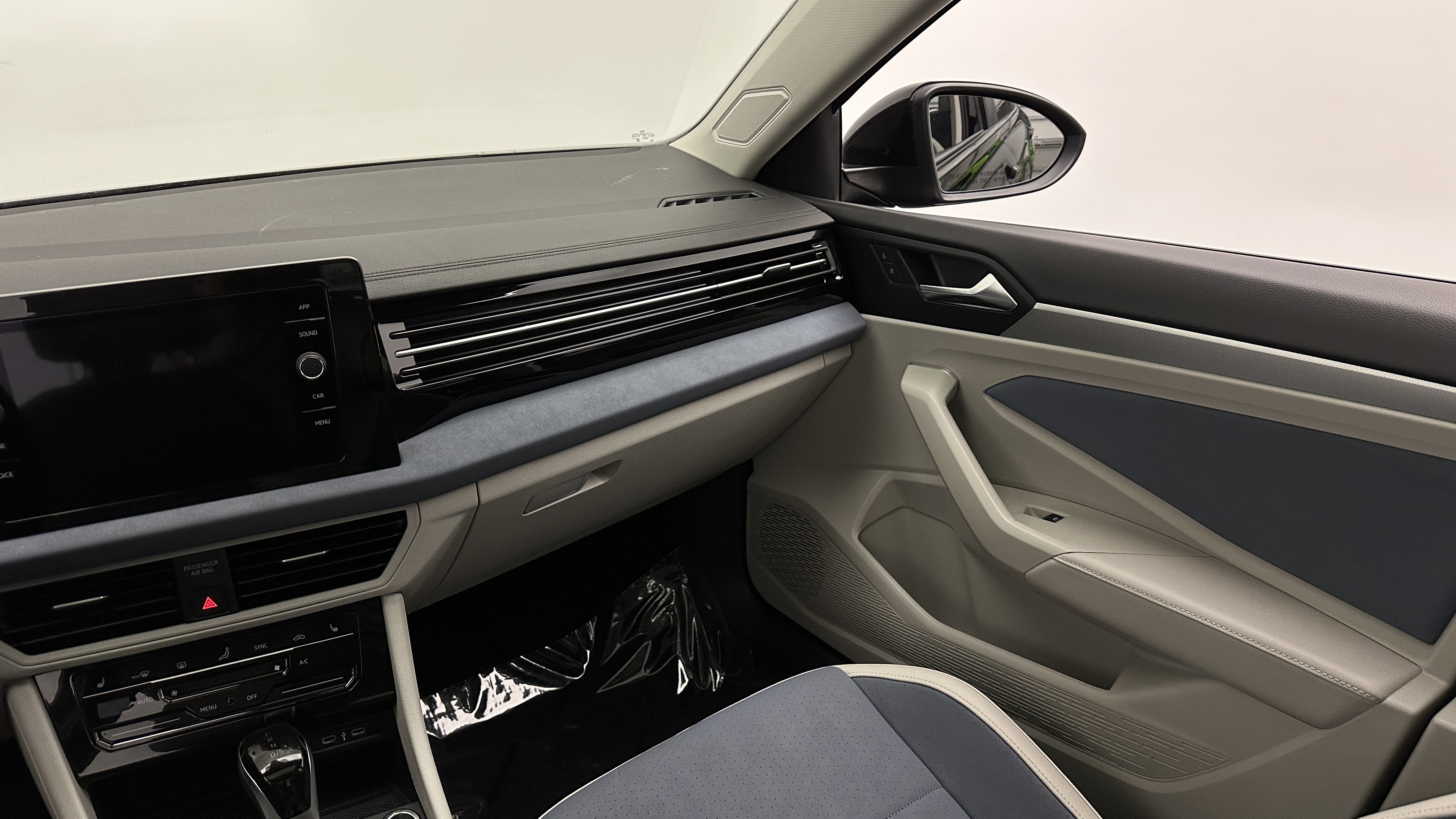 Used 2026 Volkswagen Jetta SE FWD image 32