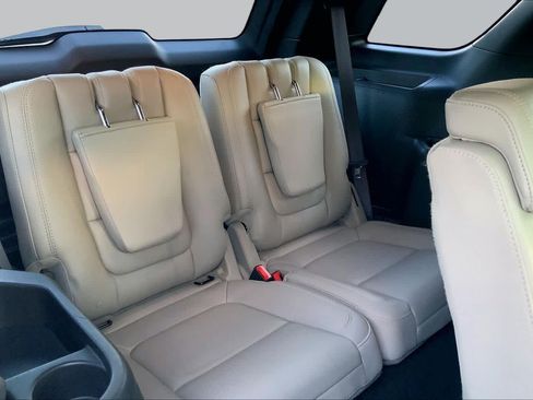 Used 2013 Ford Explorer XLT FWD image 18
