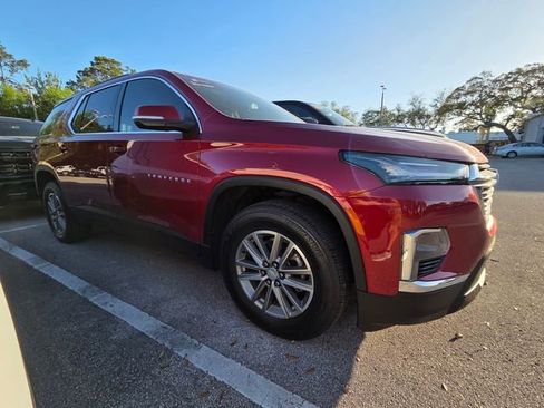 Used 2023 Chevrolet Traverse LT image 3