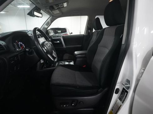 Used 2020 Toyota 4Runner SR5 AWD/4WD image 7