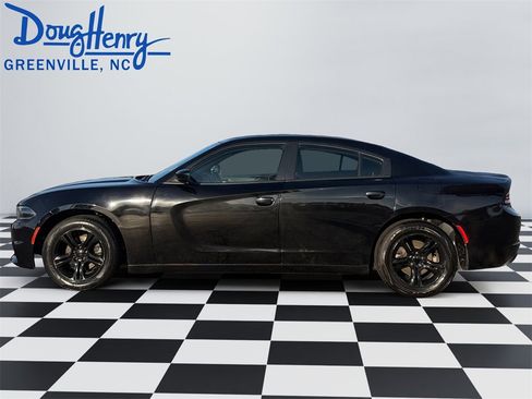 Used 2020 Dodge Charger SXT image 2