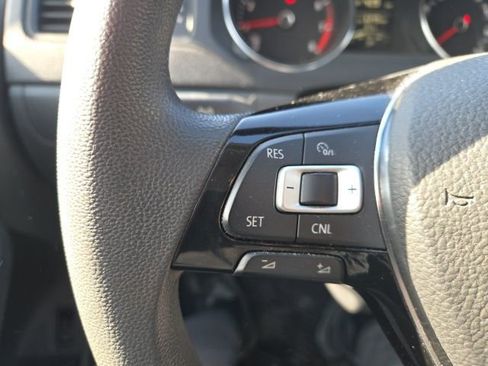 Used 2016 Volkswagen Jetta S image 4