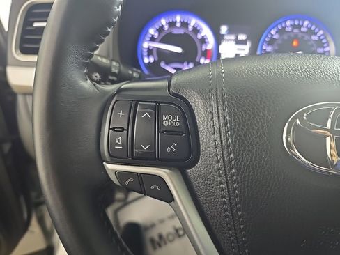 Used 2019 Toyota Highlander SE image 13