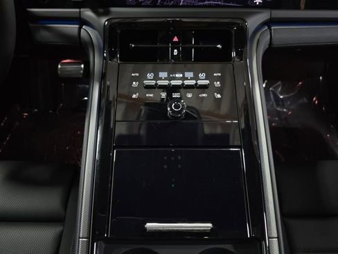 Certified 2025 Porsche Panamera RWD image 19
