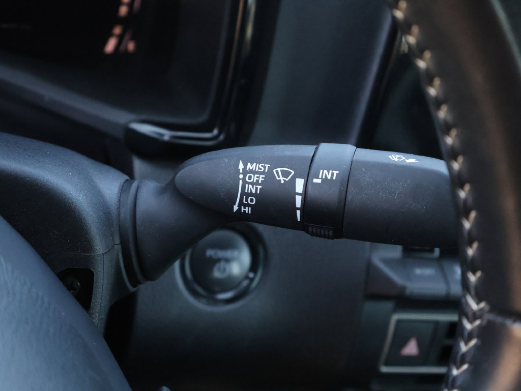 Used 2025 Toyota Camry SE FWD image 28