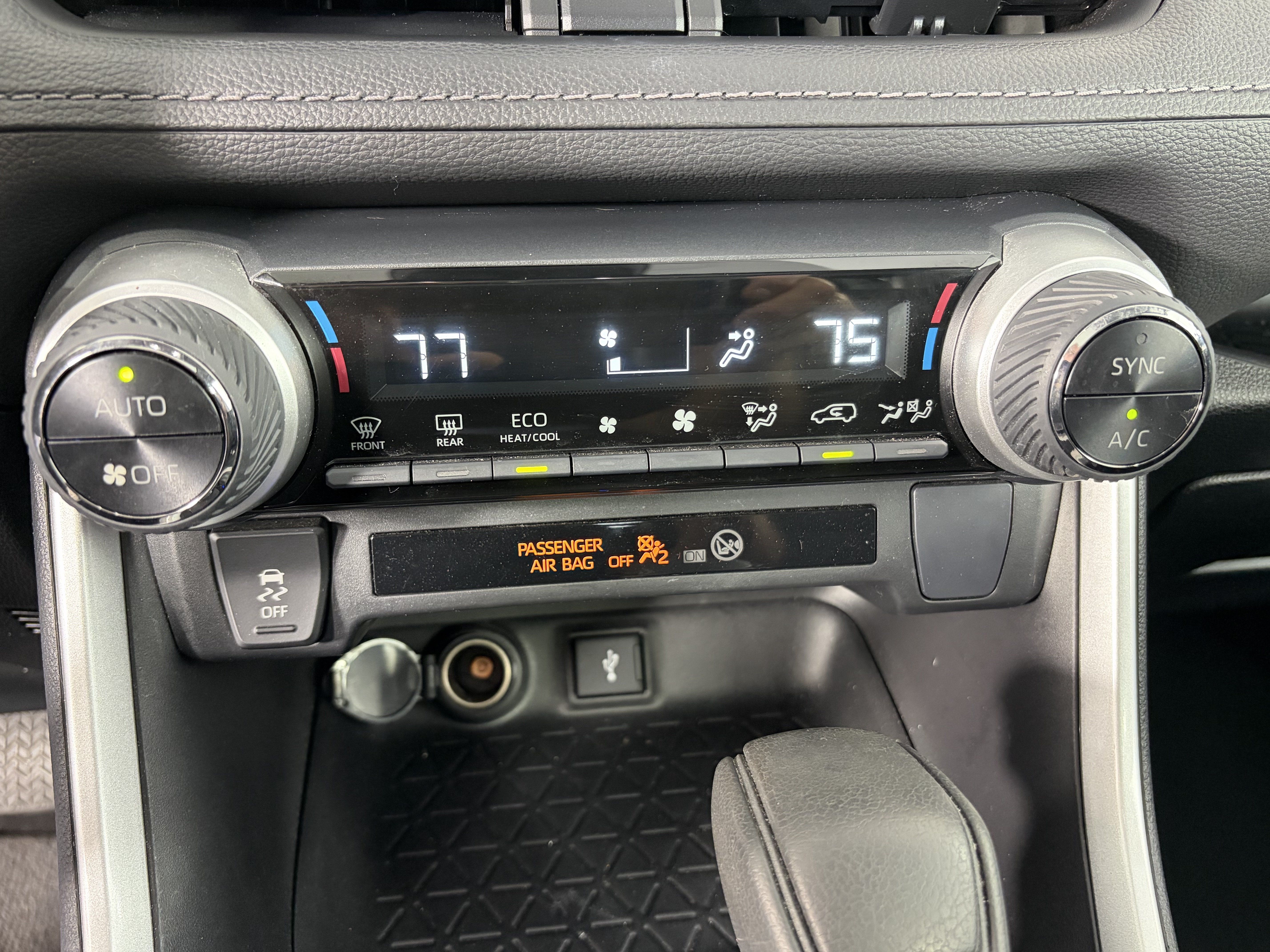 Used 2022 Toyota RAV4 XLE w/ Convenience Package AWD/4WD image 27