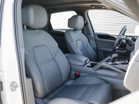 Certified 2022 Porsche Cayenne E-Hybrid image 29