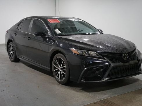 Used 2024 Toyota Camry SE w/ Convenience Package FWD image 3