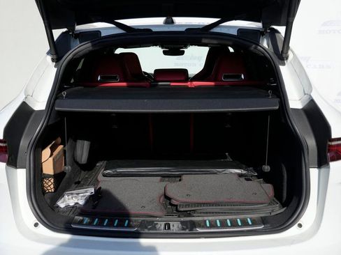 Used 2022 Jaguar F-PACE SVR image 15