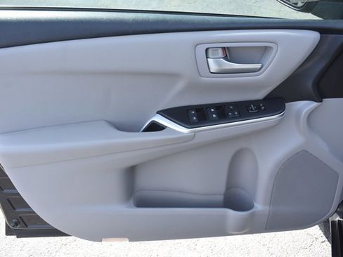 Used 2017 Toyota Camry SE image 12