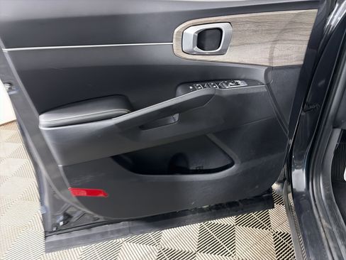 Certified 2022 Kia Sorento S w/ Panoramic Sunroof Package image 19