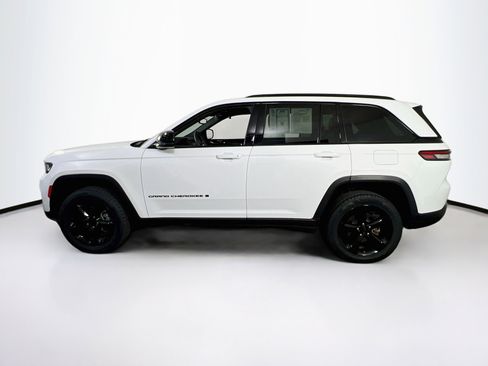 Used 2023 Jeep Grand Cherokee Altitude image 8