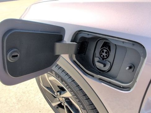 New 2026 Chevrolet Equinox EV LT image 32