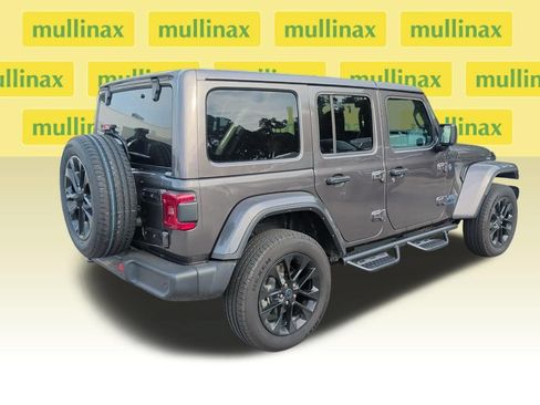 Used 2025 Jeep Wrangler Unlimited Sahara w/ Safety Group AWD/4WD image 7