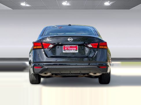 Used 2025 Nissan Altima 2.5 SV FWD image 9