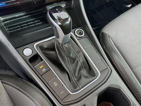 Used 2025 Volkswagen Jetta SE image 19