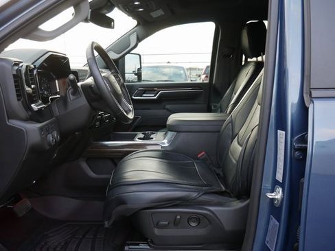 Used 2025 Chevrolet Silverado 2500 LT w/ Trail Boss Package image 2