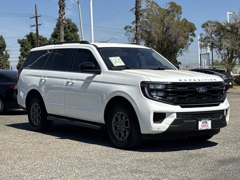 Used 2025 Ford Expedition Active image 4
