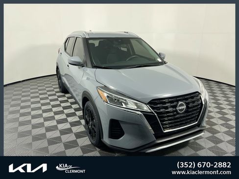 Used 2022 Nissan Kicks SV image 1
