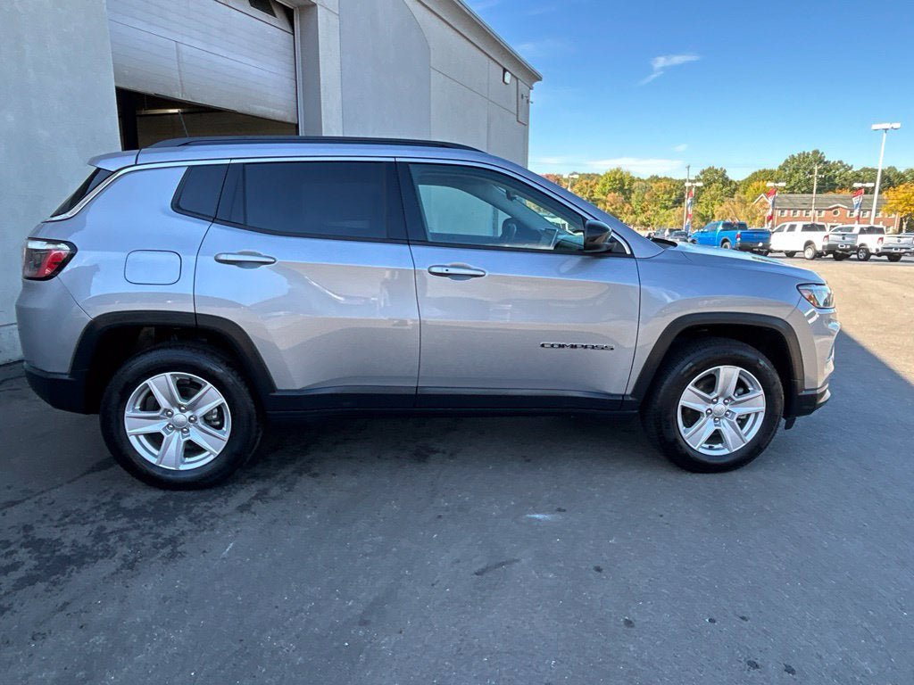 Used 2022 Jeep Compass Latitude AWD/4WD image 7