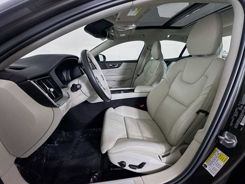 Used 2021 Volvo S60 T5 Inscription image 11