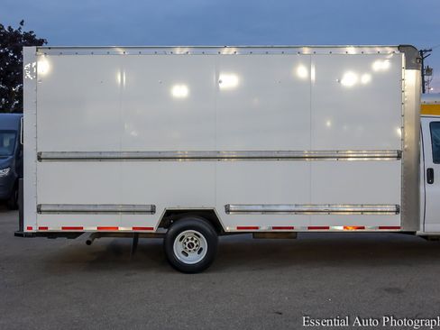 Used 2021 GMC Savana 3500 Extended w/ Power Convenience Package image 9