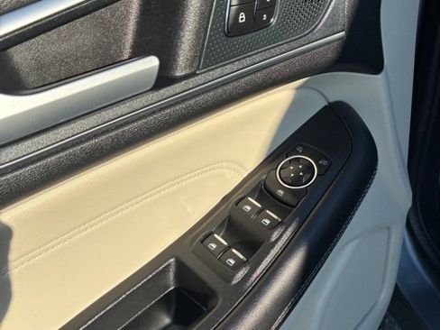 Used 2024 Ford Edge Titanium image 12