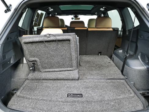 Certified 2023 Volkswagen Tiguan SE R-Line FWD image 30