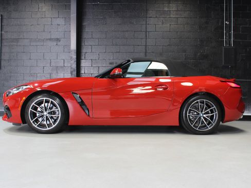 Used 2022 BMW Z4 sDrive30i w/ Driving Assistance Package image 4